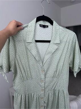 Wednesday’s Girl Sage Green Button-Front Short Sleeve Dress, size m